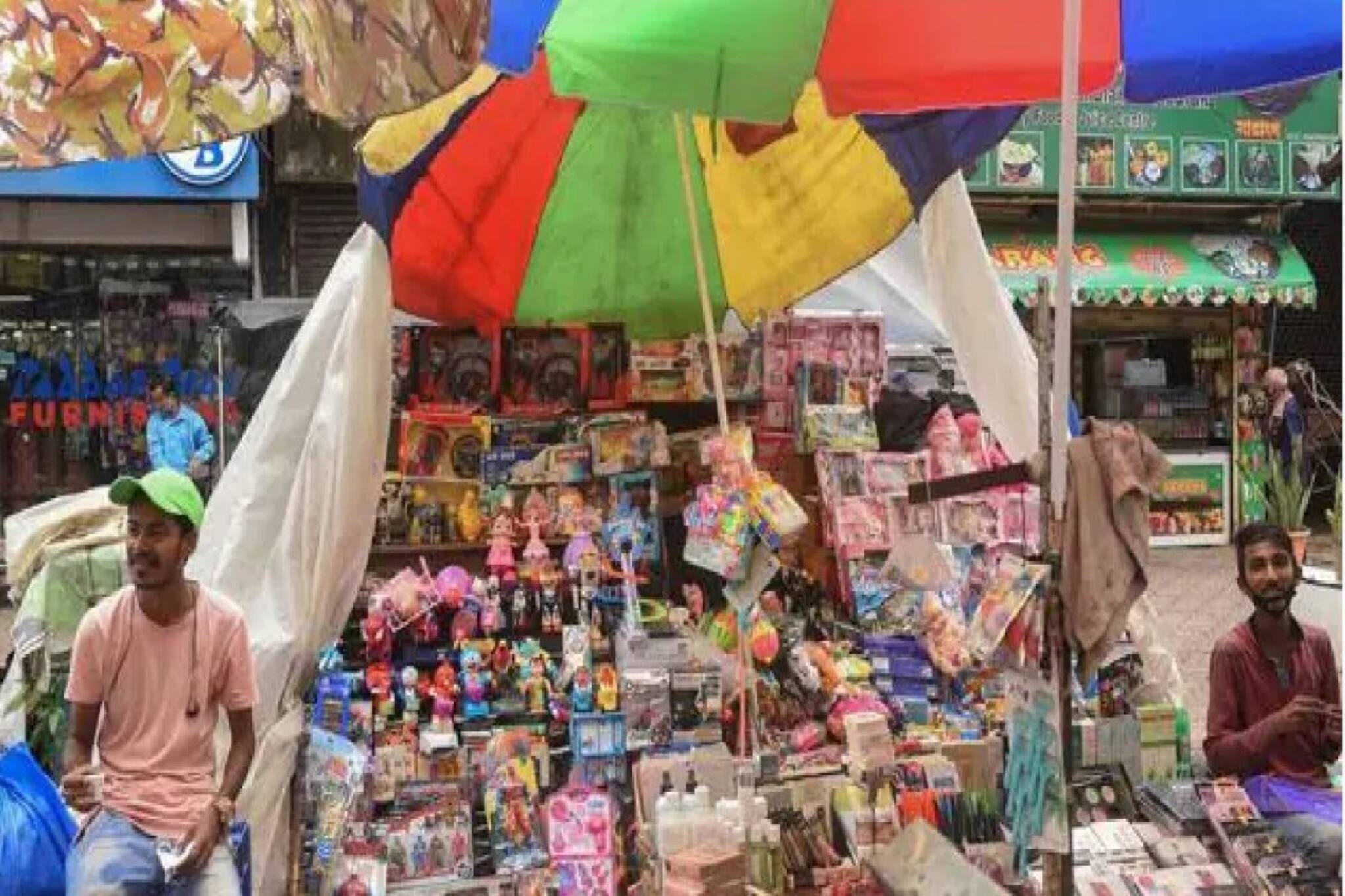 ফুটপাতের ১/৩ ব্যবহার করতে পারবেন হকাররা, বাকি অংশ পথচারীদের