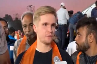 গুজরাতে বিজেপির প্রচারে বিদেশিরা!
