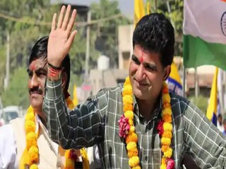 গুজরাতে আপ-এর মুখ্যমন্ত্রী পদপ্রার্থী ইসুদান গঢভি৷ 