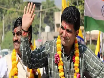 গুজরাতে আপ-এর মুখ্যমন্ত্রী পদপ্রার্থী ইসুদান গঢভি৷ 