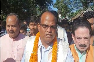 আদালত চত্বরে কেন্দ্রীয় মন্ত্রী জন বার্লা৷