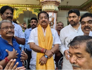 চাকলা মন্দিরে জ্যোতিপ্রিয় মল্লিক৷ 