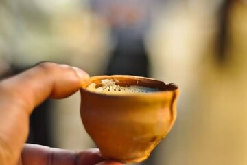 সুস্থ থাকতে রাস্তার দোকানে চা পান করুন মাটির ভাঁড়ে