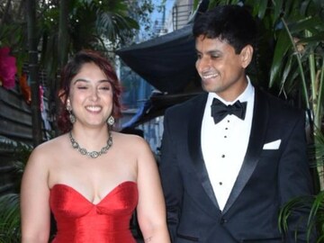 ইরা খান ও নূপুর শিখরে