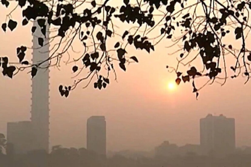ডিসেম্বরের দ্বিতীয় সপ্তাহে জাঁকিয়ে শীতের সম্ভাবনা রাজ্যে। ডিসেম্বরের ১০ তারিখ নাগাদ তাপমাত্রা আর নামতে পারে অনেকটাই। জমিয়ে শীতের স্পেল হতে পারে কয়েকদিনের। তার আগে আপাতত হাড় কাঁপানো শীতের কোন সম্ভাবনা নেই।