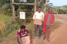 ‘আমি আমার বউ ফেরত চাই’, শ্বশুরবাড়ির সামনে ধর্না যুবকের