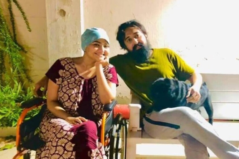 পাঁচ তারিখ খানিক উন্নতি হয়৷ কমানো হয় ভেন্টিলেশনের মাত্রা৷ 