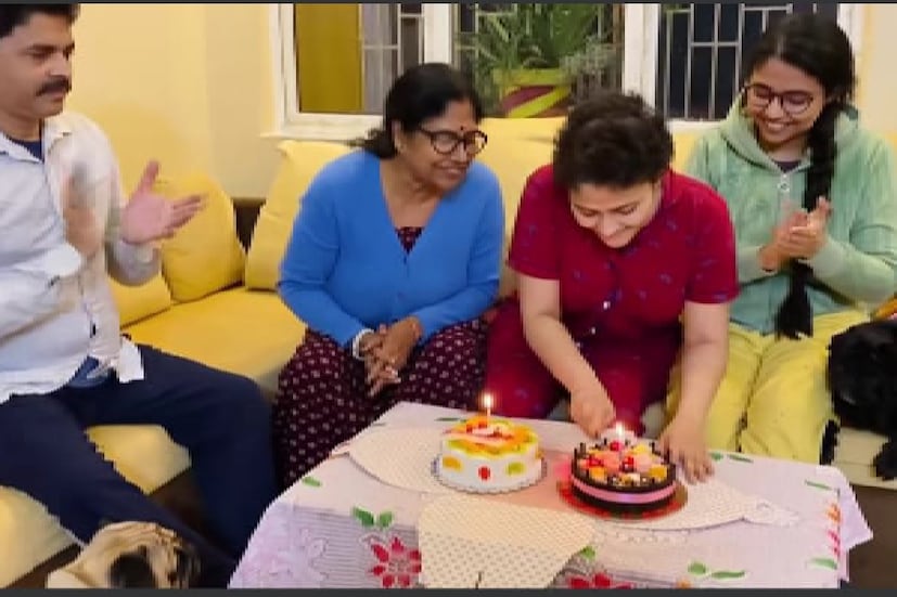 একদিন ডান কাঁধে হঠাৎ প্রচণ্ড ব্যথা হতে থাকে তাঁর। সবাই ভেবেছিলেন, টান লেগেছে পেশিতে। সেদিন শ্যুটিংয়েও গিয়েছিলেন। কিন্তু শেষ না করে ফিরে আসতে হয় বাড়িতে। ঐন্দ্রিলার দিদিও এক চিকিৎসক। তিনি চেকআপ করেন বাড়িতেই। তারপরেই হাসপাতালে নিয়ে যাওয়া হয়। জানা যায়, ডান দিকের ফুসফুসে ১৯ সেন্টিমিটারের টিউমার হয়েছে। আবার সেই নরকের মধ্যে দিয়ে যেতে হবে ভেবে প্রথমে চিকিৎসা করাতে চাননি ঐন্দ্রিলা।