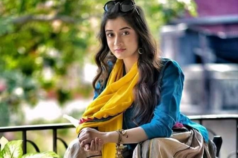 একটি ধারাবাহিক করার সময়ে মাঝপথে তাঁকে বাদ দিয়ে দেওয়া হয়। নির্মাতারা মনে করেন, শ্রীপর্ণার জন্যেই বোধহয় টিআরপি উঠছে না। এছাড়াও একবার একটি প্রযোজনা সংস্থার সঙ্গে কাজ করার সুযোগ আসে নায়িকার কাছে। যার জন্যে সেই সময়ে আসা অনেক কাজ তিনি ছেড়ে দিয়েছিলেন। কিন্তু পরে সেই সংস্থার কাজ থেকেও তাঁকে বাদ দিয়ে দেওয়া হয়।