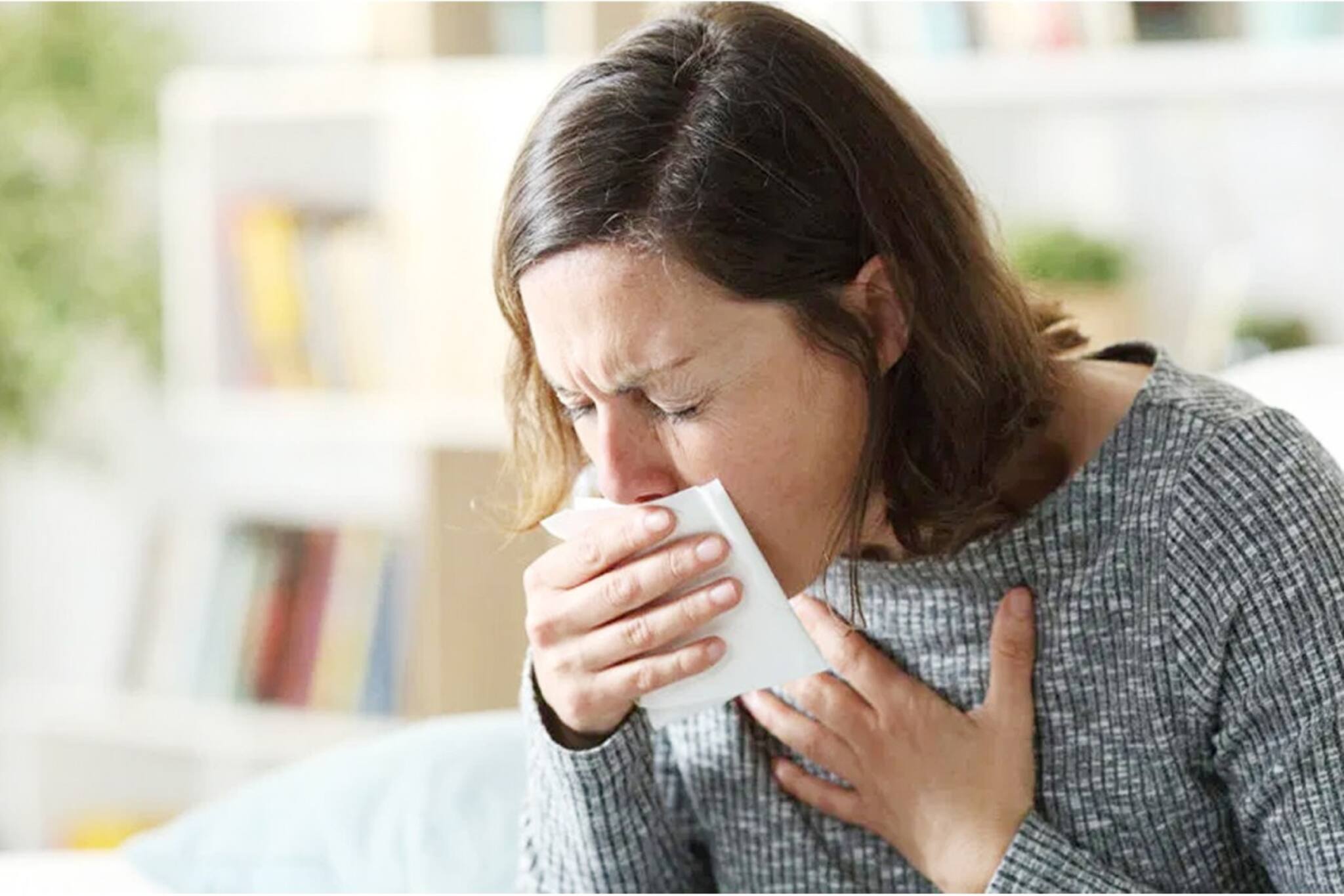 শ্লেষ্মা ভরে গিয়ে গলায় ঘরঘর শব্দ? শীতের সমস্যা থেকে মুক্তি পান এই সহজ উপায়ে