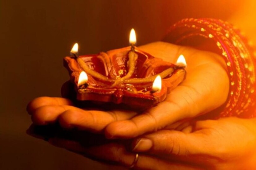 কার্তিক পূর্ণিমায় ভক্তরা স্নান করেন গঙ্গায়৷ চন্দ্রোদয়ের সময় পুজো করা হয় দেবতাদের৷