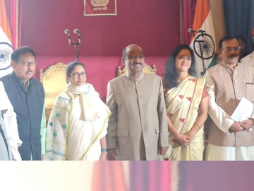 পশ্চিমবঙ্গের নতুন রাজ্যপাল হিসেবে শপথ গ্রহণ করলেন সিভি আনন্দ বোস৷