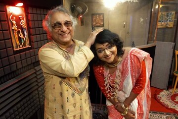 প্রাণের কবিকে শ্রদ্ধা জানিয়ে জয়ার 'হিয়ার মাঝে' এখন সঙ্গীতপ্রেমীদের হৃদমাঝারে প্রাণের কবিকে শ্রদ্ধা জানিয়ে জয়ার 'হিয়ার মাঝে' এখন সঙ্গীতপ্রেমীদের হৃদমাঝারে