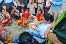 ট্যাংরা মাছ দিয়ে ভাত খেতে খেতেই মানুষের অভাব অভিযোগ শুনলেন মমতা ট্যাংরা মাছ দিয়ে ভাত খেতে খেতেই মানুষের অভাব অভিযোগ শুনলেন মমতা