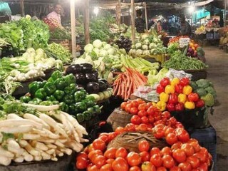 এতদিন কাটোয়ার স্টেশন বাজারে রাস্তার ওপর পাইকারি বাজার বসত