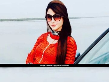 যদি জিম্বাবোয়ে ওই ম্যাচে ভারতকে হারাতে পারে, তাহলে তিনি জিম্বাবোয়ের কোনও যুবককে বিয়ে করবেন