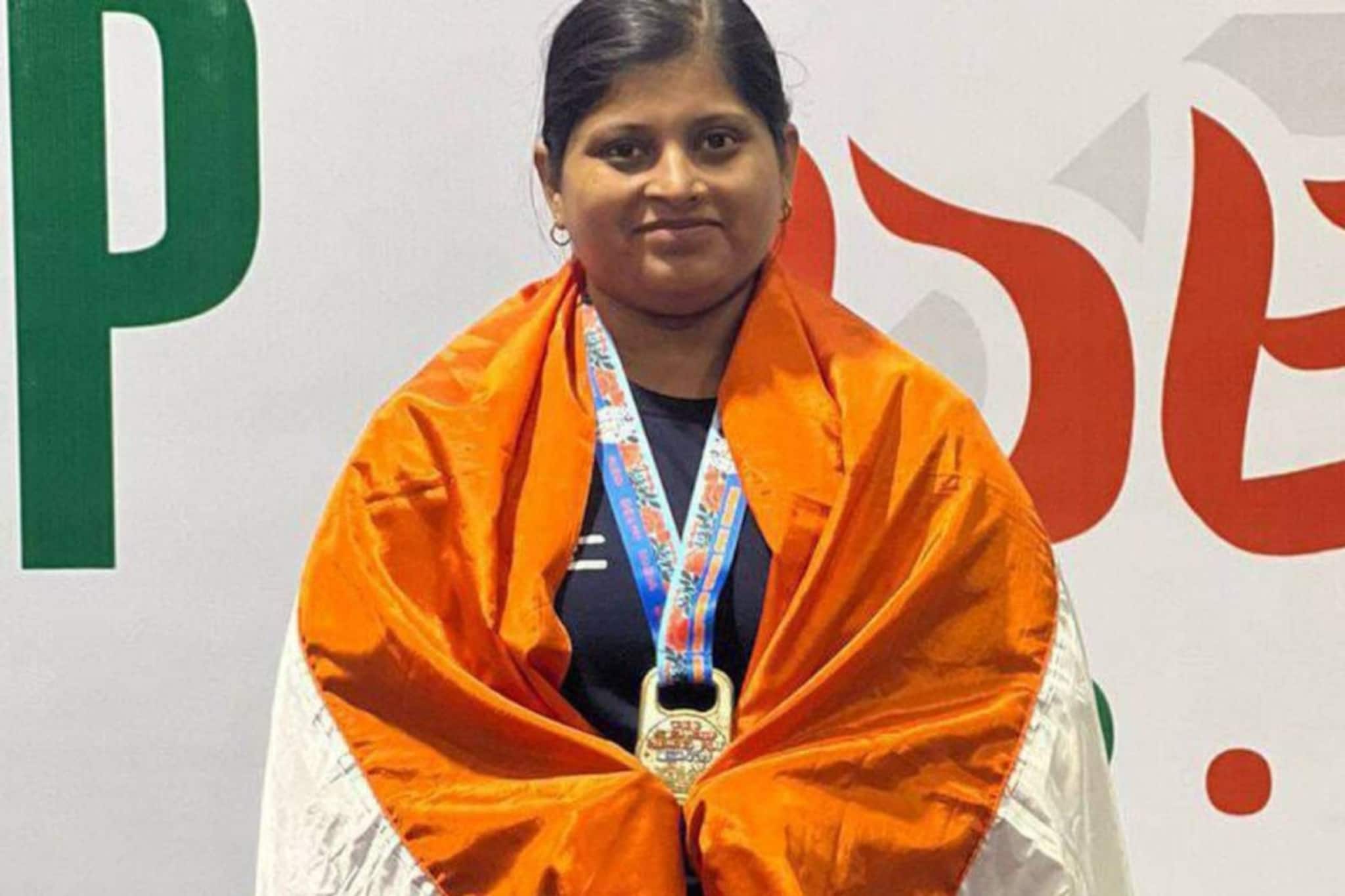 গৃহবধূ থেকে ভারোত্তোলনে বিশ্ব চ্যাম্পিয়ন, হাওড়ার সন্তোষী আজ দৃষ্টান্ত