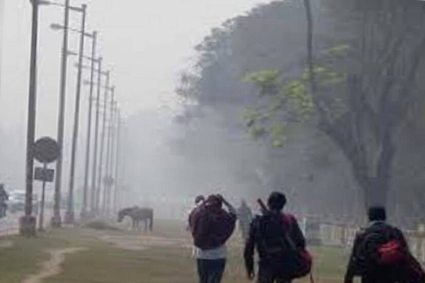 এ ছাড়া কেরল তামিলনাড়ু ও লাক্ষাদ্বীপ সংলগ্ন এলাকায় আগামী ৪/৫ দিন বিক্ষিপ্তভাবে বজ্রবিদ্যুৎসহ বৃষ্টির সম্ভাবনা।
