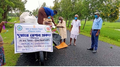 রাজ্য সরকারের তরফে অবশ্য জানানো হয়েছে, দুয়ারে রেশন চালিয়ে যাওয়া হবে রাজ্য সরকারের তরফে অবশ্য জানানো হয়েছে, দুয়ারে রেশন চালিয়ে যাওয়া হবে