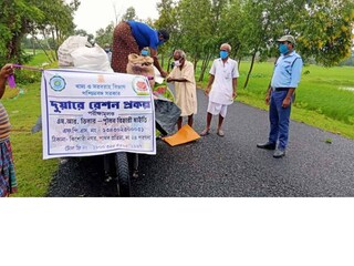 রাজ্য সরকারের তরফে অবশ্য জানানো হয়েছে, দুয়ারে রেশন চালিয়ে যাওয়া হবে