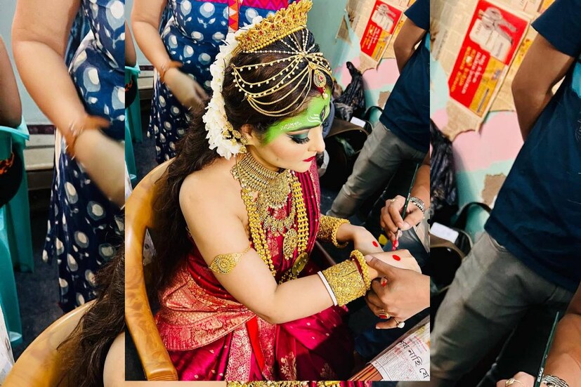 এই সাজেই মহালয়ায় ধরা দিয়েছিলেন ঐন্দ্রিলা। এক বাংলা চ্যানেলে মহালয়ার সকালে বিশেষ অনুষ্ঠানে দশমহাবিদ্যা-র এক রূপে তাঁকে পান দর্শকরা। তাঁকে দেখা গিয়েছিল মাতঙ্গীর রূপে।