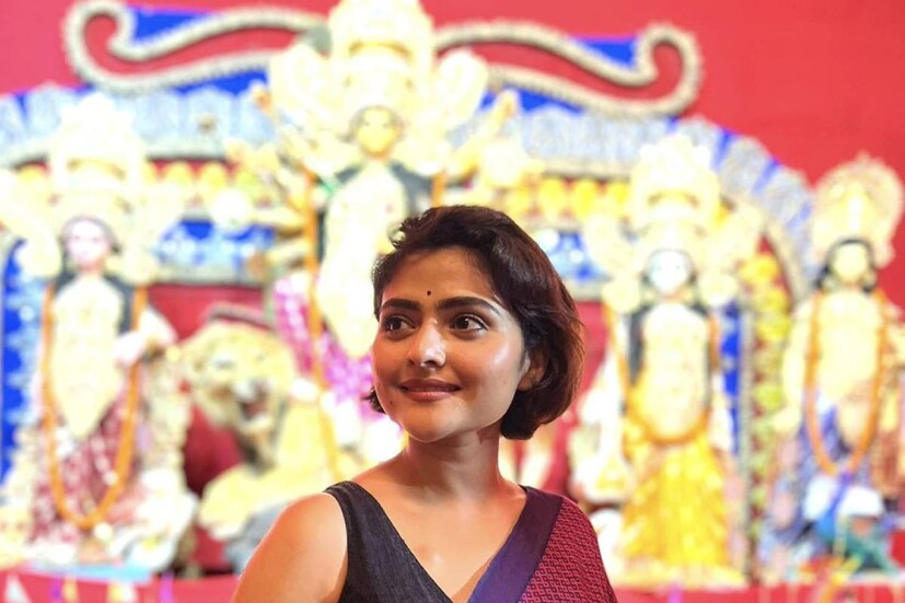 পুজো নিয়ে আলাদা কোনও পরিকল্পনা করতে পারেননি ঐন্দ্রিলা। দফায় দফায় কেমোথেরাপির মাঝে বাড়িতেই কেটেছে পুজোর দিনগুলি।