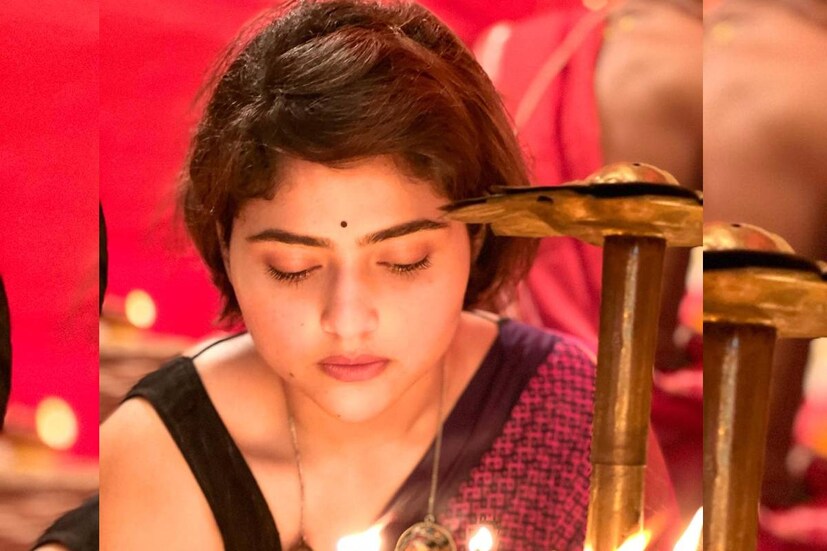 নিজেও সক্রিয় ভাবে অংশ নিয়েছিলেন দুর্গাপুজোর নানা কাজে।