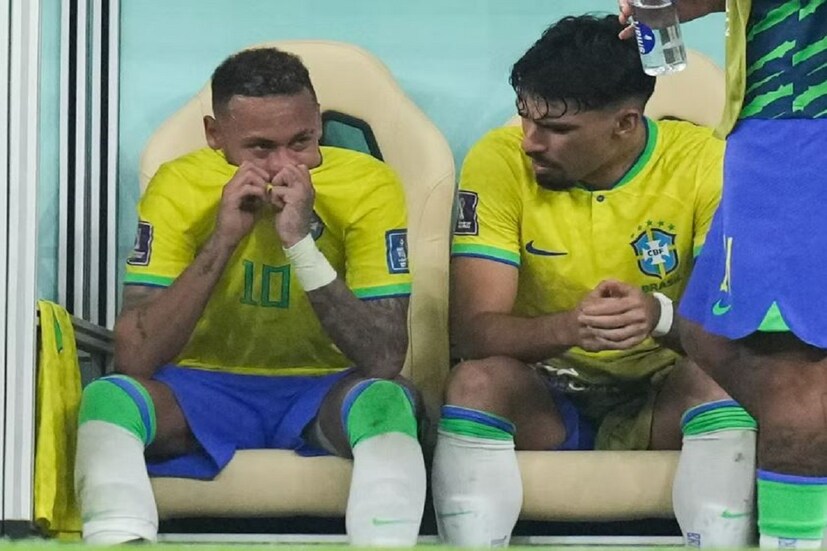তাহলে কি এই বিশ্বকাপেও ব্রাজিলিয়ান তারকার খেলা হল না এই প্রশ্নই এখন ঘুরে বেড়াচ্ছে৷ ২০১৪ সালে সুপারস্টার কলম্বিয়া ম্যাচে জুনিগার ট্যাকেলের পর আর খেলতে পারেননি৷ ২০১৮ তে ঘরের মাঠে জার্মানির কাছে লজ্জার হারের ম্যাচেও খেলতে পারেননি৷ এবারেও কি তাহলে প্রথম ম্যাচেই সেই অশনি সংকেত৷