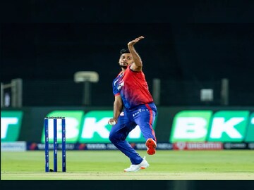 kolkata knight riders acquire Shardul Thakur from delhi capitals for IPL 2023