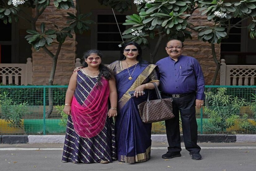 *মহুলের স্কুলের ছুটি পড়লেই বেড়াতে চলে যান তাঁরা। এ বারেও তার ব্যতিক্রম হয়নি। মেয়েকে নিয়ে পাড়ি দিয়েছিলেন মরু রাজ্যে। 