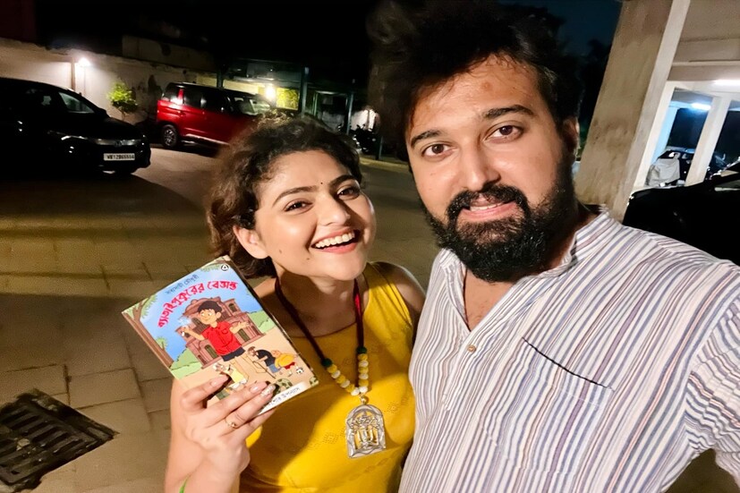 *রান্নাঘর সঞ্চালিকা আরও লিখেছেন, &quot;তোমাকে পারতেই হবে। নইলে এতগুলো মন, যাঁরা সারাদিন তোমার ফিরে আসার জন্য সারাদিন প্রার্থনা করছেন। কিংবা ওই হাসপাতালের সবাই- যাঁরা তোমাকে ফিরিয়ে আনার জন্য নিরলস পরিশ্রম করছেন। তাঁদের সবার এত এফর্ট, সব ব্যর্থ হয়ে যাবে। সারা কলকাতা প্রার্থনা করছে তোমার জন্য ঐন্দ্রিলা।&quot;  (ছবিঃ ফেসবুক পেজ থেকে সংগৃহীত)  