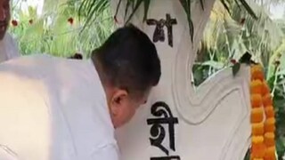 নন্দীগ্রামে মুখোমুখি দুই ফুল শিবির 'ফুল যুদ্ধে' শামিল, শহিদ বেদি গঙ্গাজল দিয়ে শুদ্ধিকরণ করলেন শুভেন্দু অধিকারী