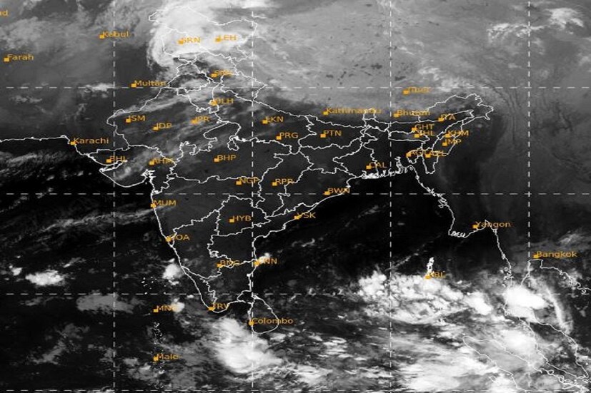 #নয়াদিল্লি: দক্ষিণ পূর্ব বঙ্গোপসাগরে তৈরি হওয়া সাইক্লোনিক সার্কুলেশন বঙ্গোপসাগর এবং তৎ সংলগ্ন ভারত মহাসাগর সংলগ্ন এলাকায় এখনও স্থায়ীভাবে রয়েছে৷ সমুদ্রতলের ১,৫ কিলোমিটার ওপরে তা অবস্থান করছে৷ Photo Courtesy- IMD/Sattellite Image 