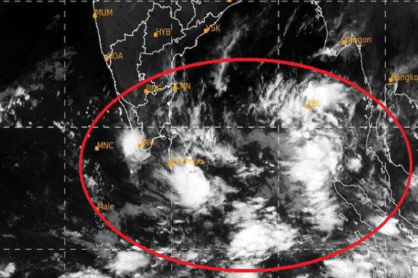#কলকাতা: দক্ষিণ পূর্ব বঙ্গোপসাগর এবং ভারত মহাসাগর সন্নিহিত এলাকায় সাইক্লোনিক সার্কুলেশনের জেরে আগামী ৪৮ ঘণ্টায় আবহাওয়ায় বড় ভোলবদল৷ আইএমডি-র ওয়েদার আপডেট অনুযায়ি প্রায় ৪৫- ৫৫ কিলোমিটার প্রতি ঘণ্টা গতিতে বইবে ঝোড়ো হাওয়া৷