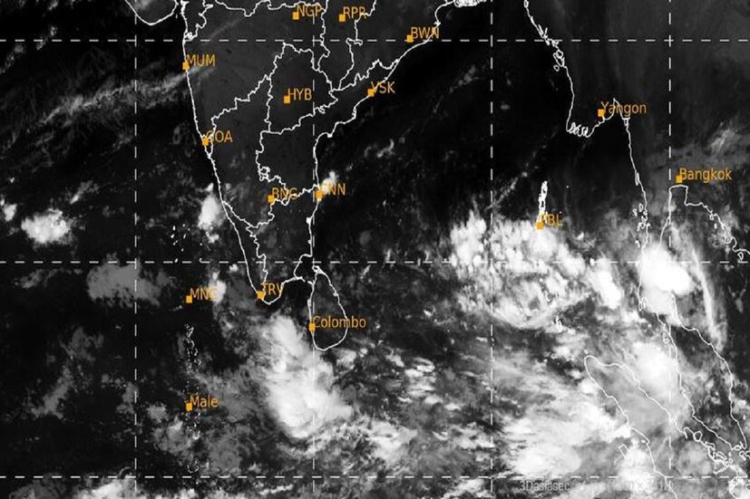 এদিকে হরিয়ানার কাছে সাইক্লোনিক সার্কুলেশন তৈরি হয়ে রয়েছে৷ এদিকে এত জায়গায় এত নিম্নচাপ হওয়ার পরেও মরার ওপর খাঁড়ার ঘা ফের একটি নিম্নচাপ তৈরি হয়েছে৷ শ্রীলঙ্কা সংলগ্ন বঙ্গোপসাগরে ফের একটি নিম্নচাপ তৈরি হচ্ছে৷ যা আগামী ৪৮ ঘণ্টায় তামিলনাড়ু ও পুদুচেরি উপকূলে আরও ঘনীভূত হবে৷