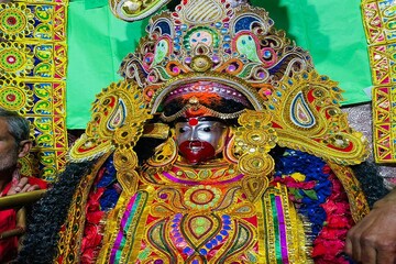 জগদ্ধাত্রী রূপে সাজানো হল তারা মাকে! হাজার হাজার ভক্তের ভিড় তারাপীঠে!
