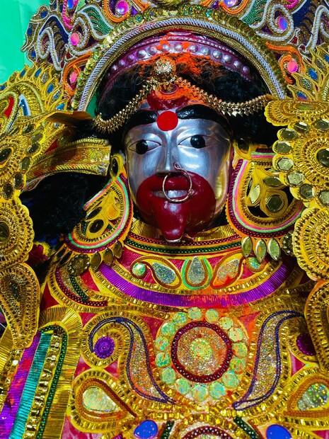 একদিনেই সপ্তমী, অষ্টমী, নবমী পুজো করা হয়। মা তারার জগদ্ধাত্রী রূপে সাজ দেখতে রাজ্যের বিভিন্ন প্রান্তের মানুষ তারাপীঠ মন্দিরে ভিড় জমান। ( লেখা ও ছবি: অক্ষয় ধীবর)   