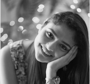 শেষ যাত্রায় ঐন্দ্রিলা শর্মা