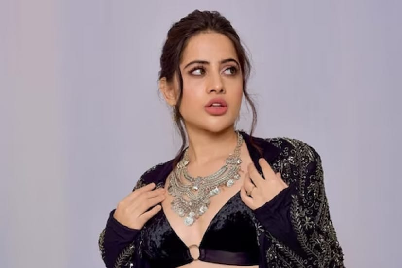 সম্প্রতি নিজের টুইটে পোস্ট করলেন হুমকি মেল৷ যেখানে লেখা রয়েছে, ভারতীয় সংস্কৃতিকে দূষিত করার জন্য আপনাকে মেরে ফেলা হবে৷ মেলটিতে লেখা ছিল, খুব শীঘ্রই গুলি মেরে দেওয়া হবে৷