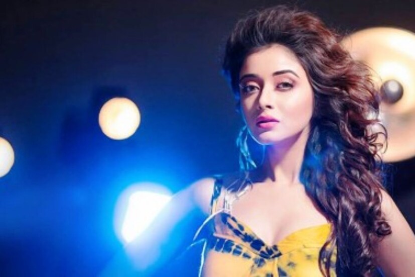 অভিনেত্রী হওয়ার শখ ছোট থেকেই। ক্যামেরা দেখলেই অভিনয় করা শুরু করতেন ছোট্ট শ্রীপর্ণা। বাবা-মা পাগল হয়ে গিয়েছিলেন খুদের এই উন্মাদনায়। কিন্তু এই জেদই তাঁকে আজ অভিনেত্রীর 'তারকা' তকমা।