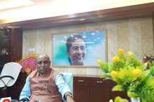 দুয়ারে রেশন মামলায় সুপ্রিম কোর্টে স্বস্তি, ডিলারদের উদ্দেশ্যে বড় বার্তা খাদ্য দুয়ারে রেশন মামলায় সুপ্রিম কোর্টে স্বস্তি, ডিলারদের উদ্দেশ্যে বড় বার্তা খাদ্য