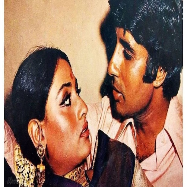 বিয়ের ৫০ তম জন্মদিন উপলক্ষ্যে নিজের মনের কথা পোস্টে শেয়া করেছেন অমিতাভ বচ্চন৷ যেখানে লেখা রয়েছে, 'আর কিছুপরেই ৩ জুনের ভোর হবে৷ আর ৫০ বছর হিসেবে এই বছরটা ধরা হবে৷ সবাইকে অসংখ্য ধন্যবাদ আমাদের এভাবে ভালবাসা দেওয়ার জন্য৷ সঙ্গে জুড়ে দিয়েছেন প্রণামের ইমোজি৷'
