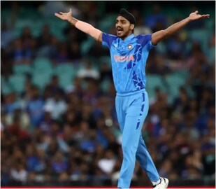 বুমরাহের রেকর্ড ভেঙে খানখান, ইতিহাসের পাতায় 'পঞ্জাব দ্য পুত্তর' অর্শদীপ
