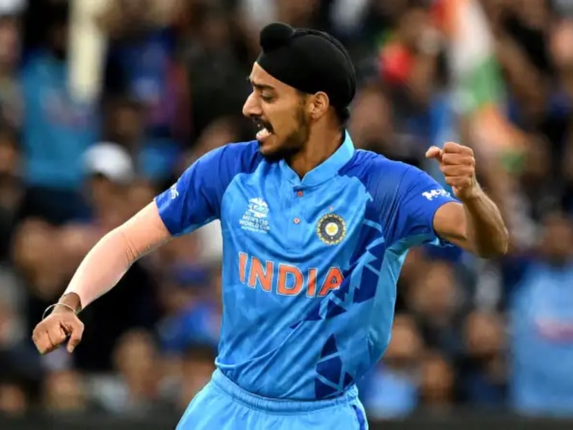 টি-২০ বিশ্বকাপে এখনও পর্যন্ত ১০ উইকেট নিয়েছেন অর্শদীপ সিং। প্রতিযোগিতায় ভারতীয় দলের মধ্যে এখও সর্বোচ্চ উইকেট শিকারী পঞ্জাব দ্যা পুত্তর।
