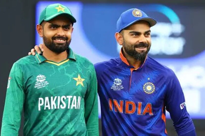 এর পাশাপাশি এই নিয়ে মোট ৩ বার টি-২০ বিশ্বকাপে সর্বোচ্চ স্কোরার হলেন বিরাট কোহলি। ২০১৪ টি-২০ বিশ্বকাপে ৩১৯ রান ও ২০১৬ টি-২০ বিশ্বকাপে ২৭৩ রান করেছিলেন বিরাট। এই ক্ষেত্রেও বাবর আজমের থেকে অনেক এগিয়ে বিরাট।