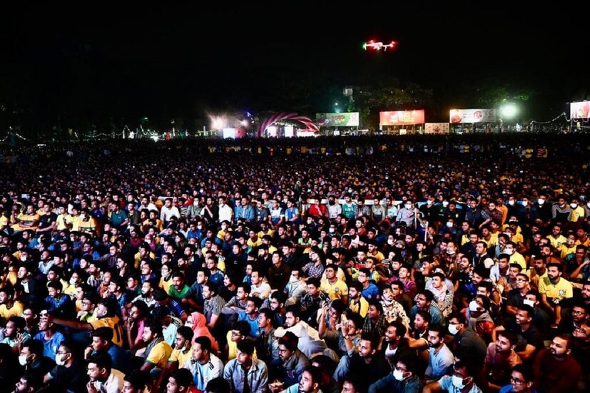 ব্রাজিলের দ্বিতীয় ম্যাচে প্রতিপক্ষ ছিল সুইজারল্যান্ড। ম্যাচ শেষে তা যেন বাঁধভাঙে। গায়ে ব্রাজিলের জার্সি আর পতাকা জড়িয়ে, বাঁশির শব্দে ভিসি চত্বর, শাহবাগ এবং পুরো টিএসসি জুড়ে উল্লাস করেন সমর্থকরা। এসময় আতশবাজিতে রঙিন হয়ে ওঠে চারদিক