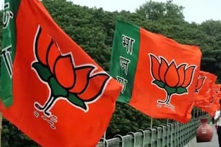 এগিয়ে বিজেপি