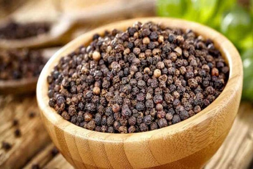 গোল মরিচ রোগ প্রতিরোধ ক্ষমতা বাড়ায়, ফলে শরীর যেকোনও ধরনের মৌসুমি ও বাহ্যিক সংক্রমণের বিরুদ্ধে লড়াই করতে পারে।