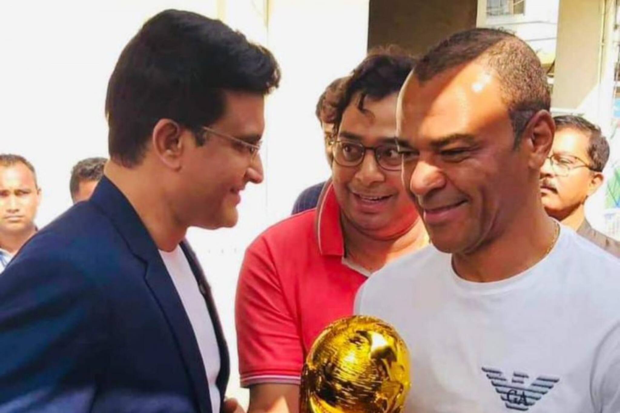 ইডেনে দাদার সঙ্গে সাক্ষাৎ কাফুর, ক্রিকেট-ফুটবল নিয়ে জমাটি আড্ডা দুই কিংবদন্তীর