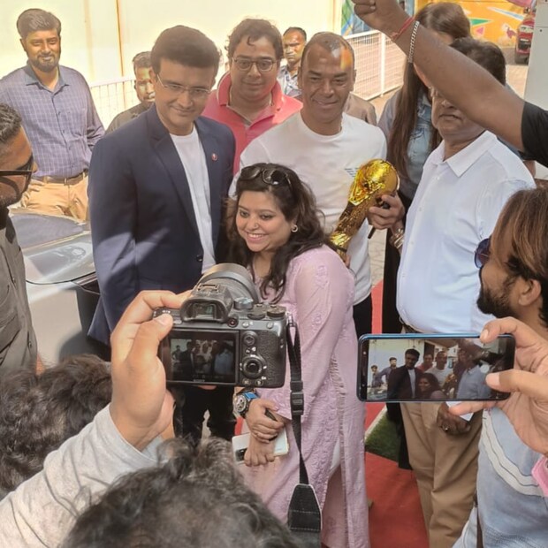 সৌরভের সঙ্গে ক্রিকেট নিয়েও আলোচনা হয় কাফুর। ক্রিকেটের যাবতীয় খুঁটিনাটি সম্বন্ধে সৌরভের কাছ থেকে জানার ও বোঝার চেষ্টা করেন কাফু।
